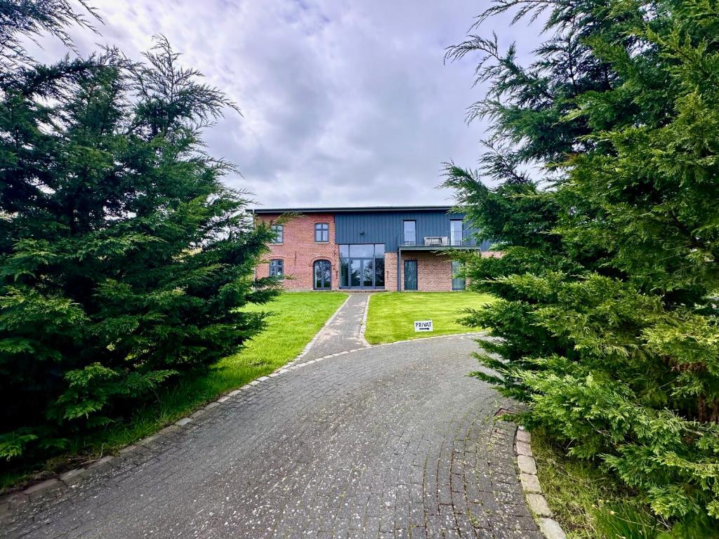 an empty road in front of a house at Apartments Lille Hus in Böhl