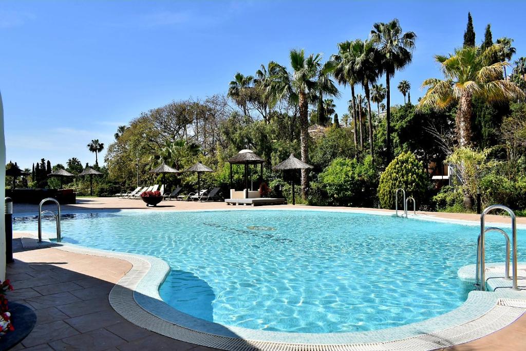 Bhost - Aloha Hill Club
