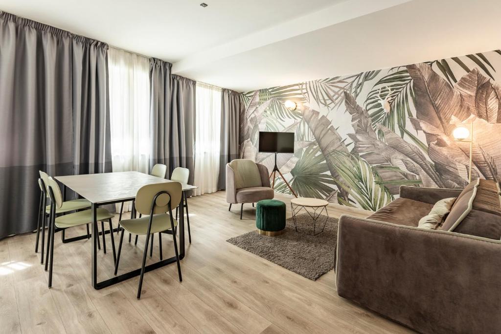 a living room with a table and a couch at Stay COOPER l Tivoli in Bolzano