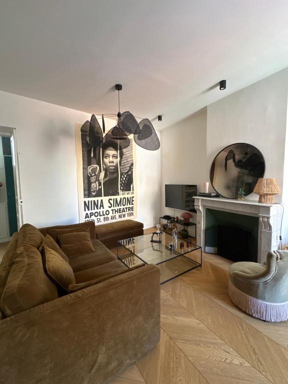 a living room with a couch and a fireplace at Appartement premium Hyper Centre in Ajaccio