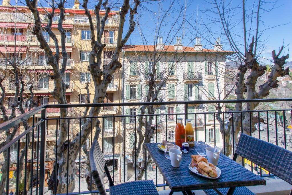 Riquier Central 1BR Steps from SNCF