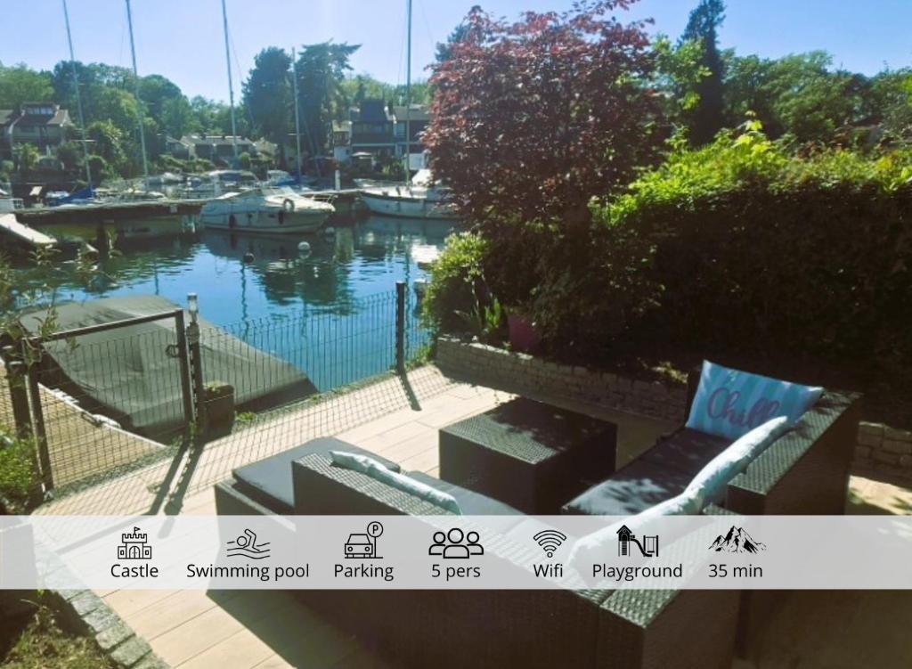 a view of a marina with boats in the water at Le bonheur les pieds dans l'eau in Thonon-les-Bains