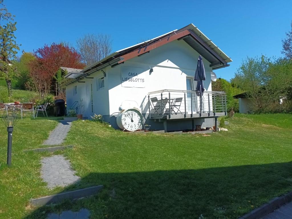 a house with a clock on the side of it at Casa Lieselotte in Velden am Wörthersee
