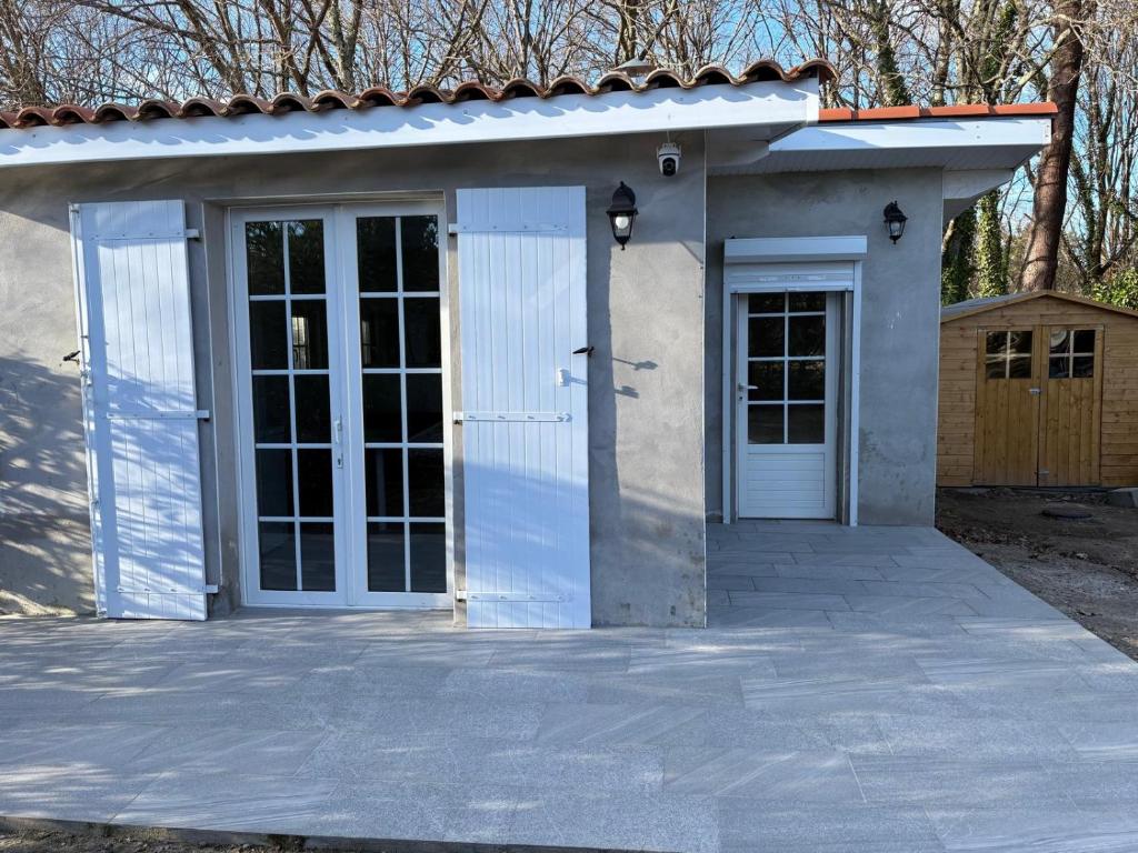 a large white garage with a white door at Maison entière in Dax