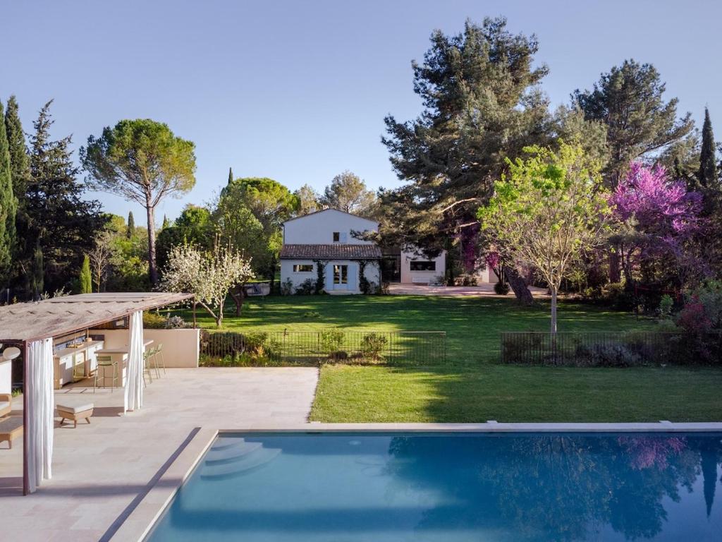 Stunning Villa with Pool near Aix-en-Provence