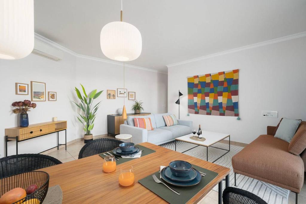 Loreto Top Floor Lagos Center Condo with Indoor Pool