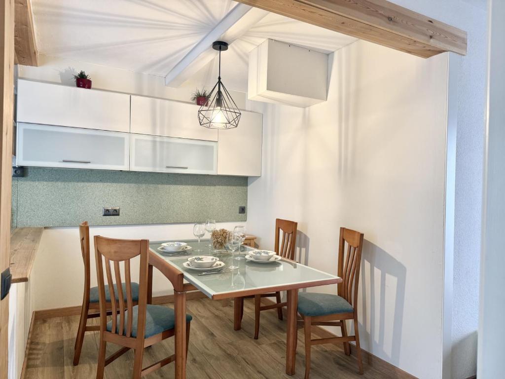 a dining room with a table and chairs at Apartamento La Bruma 30807 in Somo