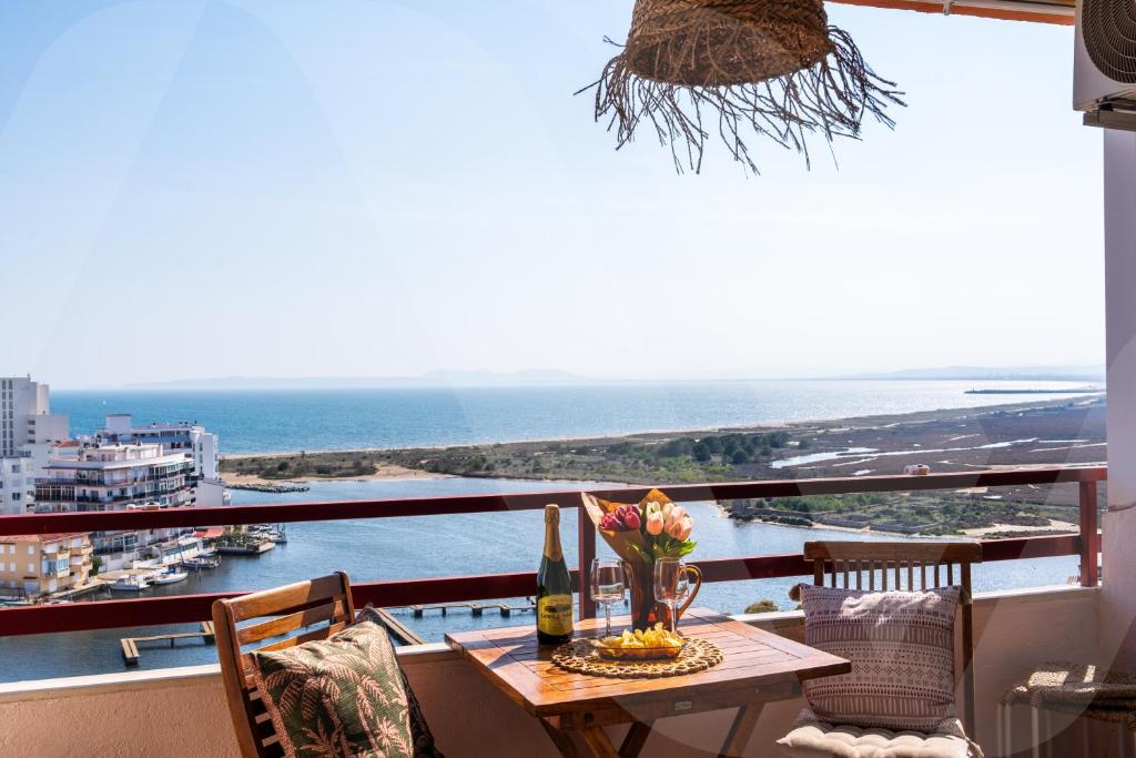 Studio Vue Mer & Piscine, ROS18 by Welhomy