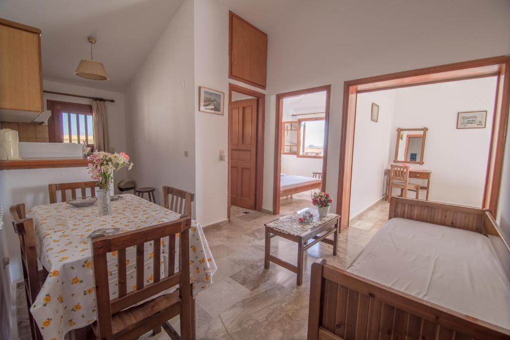 Postel nebo postele na pokoji v ubytování Maria Parameriti Apartments