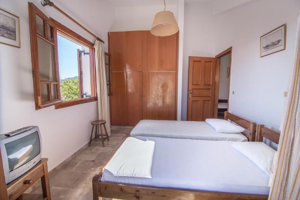 Postel nebo postele na pokoji v ubytování Maria Parameriti Apartments
