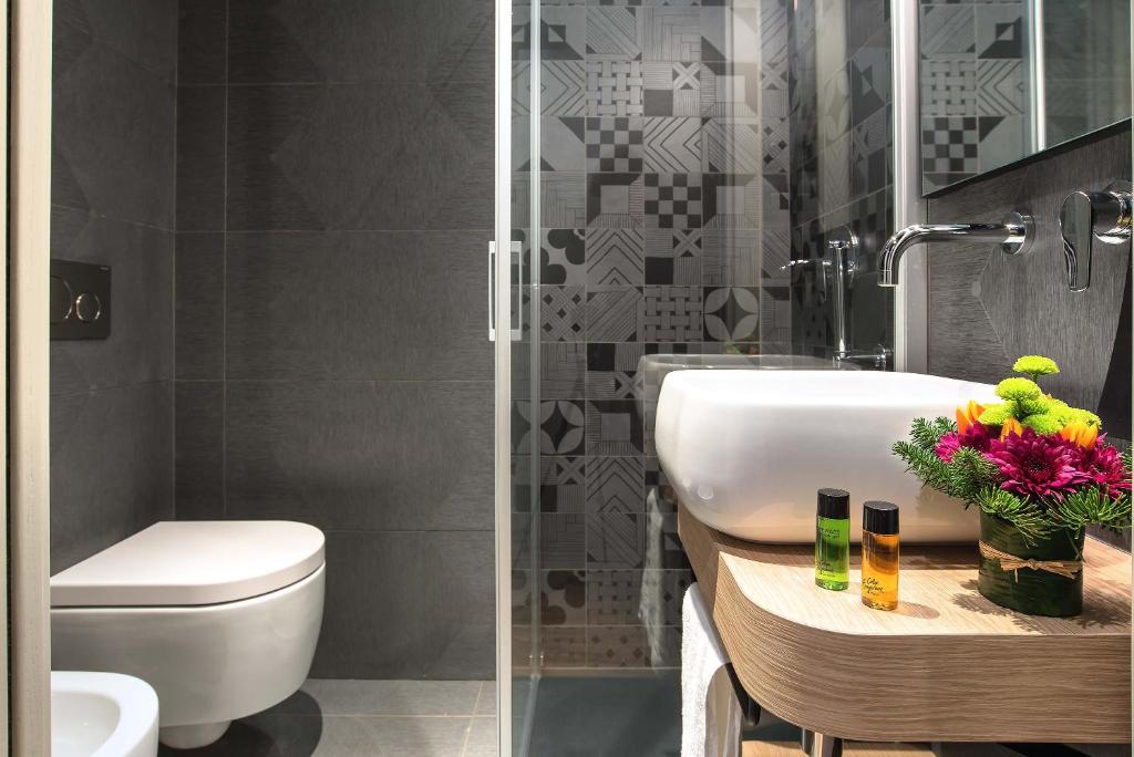 Koupelna v ubytování Navona Street Hotel