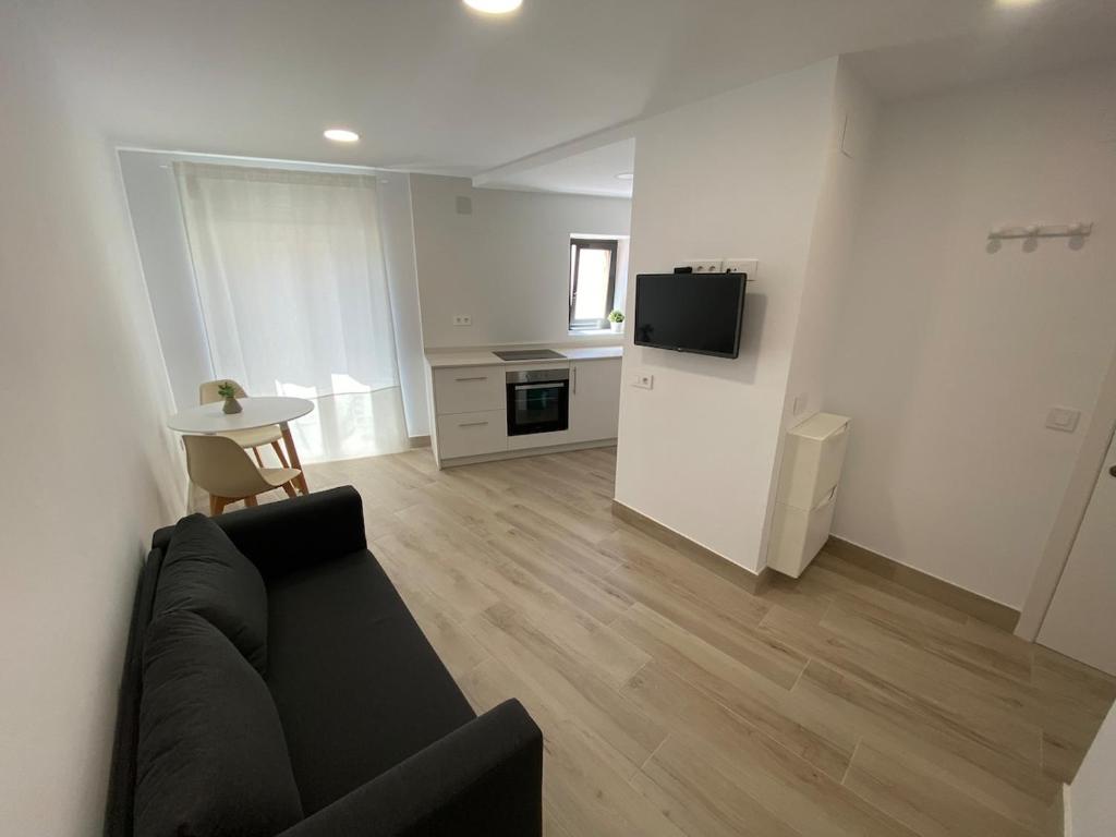 a living room with a couch and a table at Apartamento centro Cubelles in Cubelles