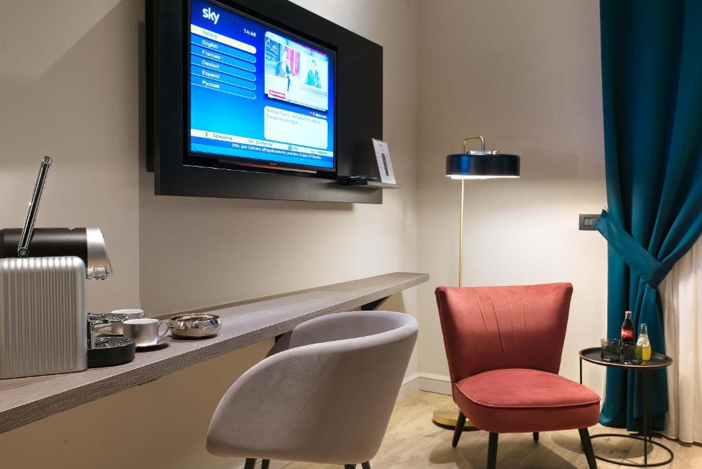 TV a/nebo společenská místnost v ubytování Navona Street Hotel