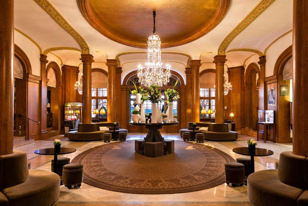 Гостиная зона в Hôtel Barrière Le Normandy