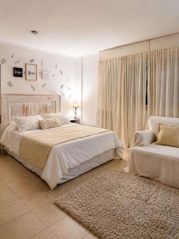 Una cama o camas en una habitación de Hermoso monoambiente en el centro de la ciudad Edificio San Francisco