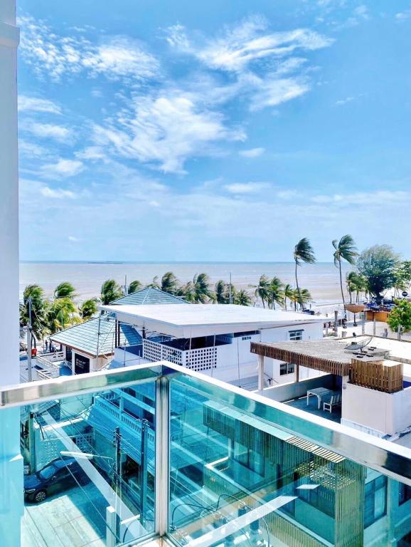 a view of the beach from the balcony of a building at The Sunset Bangsaen in Ban Rong Khoei