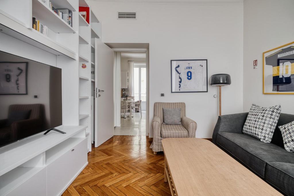 Just Urban Stays - Elegant 2-BR Flat in the Center - Porta Romana M3