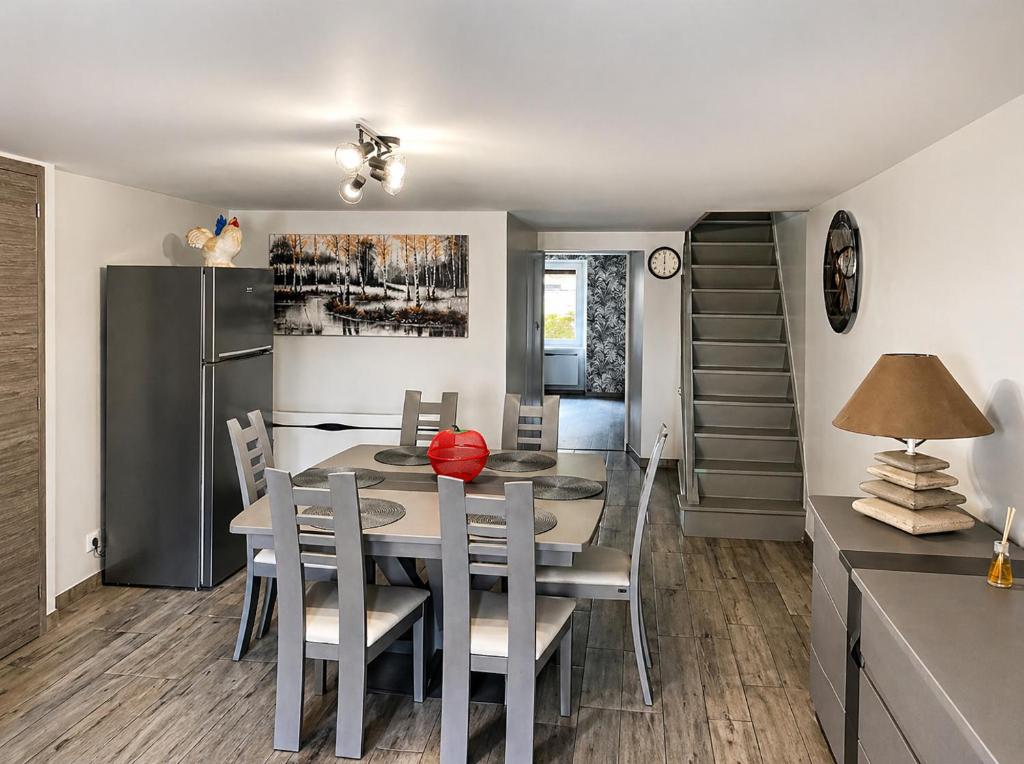 a kitchen and dining room with a table and chairs at LE GITE DU LYNX N°2 in Cernon