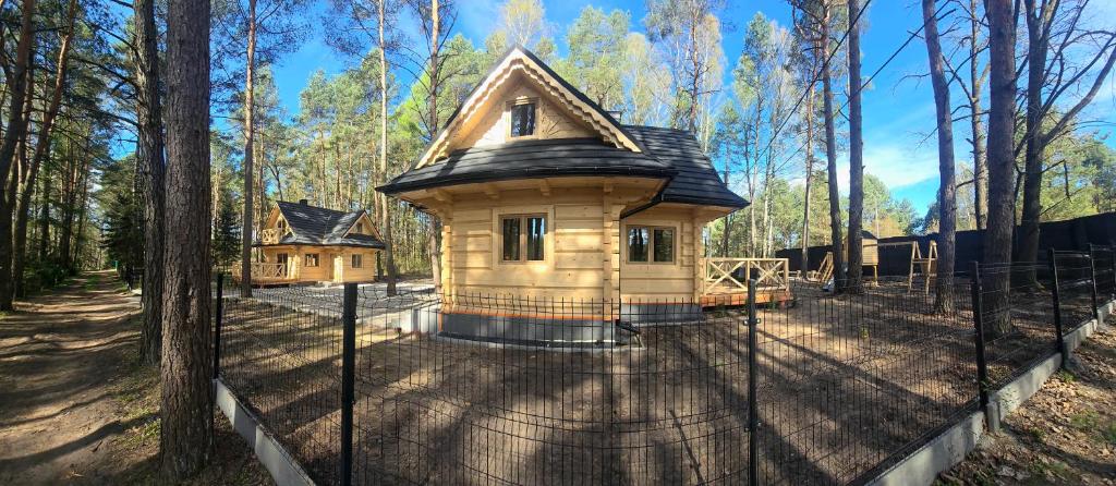 a small house in the middle of a forest at Sosnowy Oddech in Samsonów
