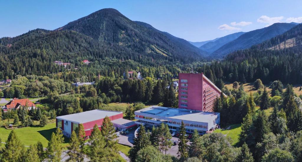an aerial view of a building in the mountains at Hotel SOREA MÁJ in Liptovský Ján