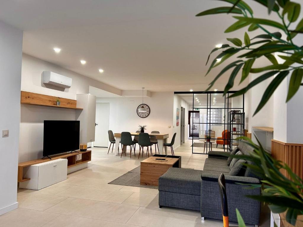 Amplio Apartamento Cerca Centro Histórico y Turia 5pax 2 Bath