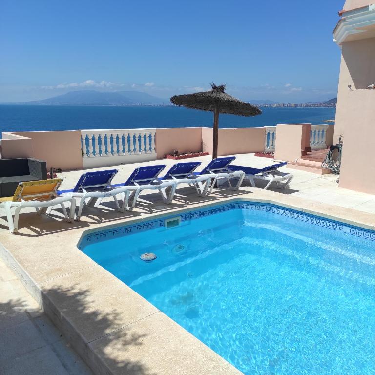 Magnificent Holiday 5 bedroom villa in beach front