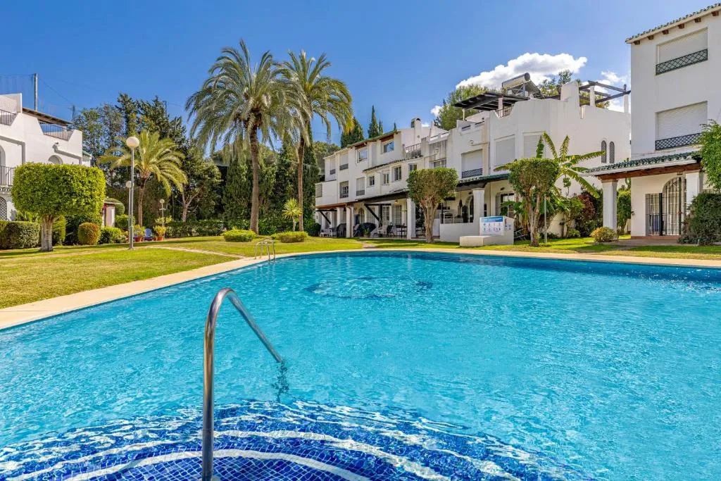 Chic Dream Home, Rooftop BBQ, 9 Pools, Golf Views