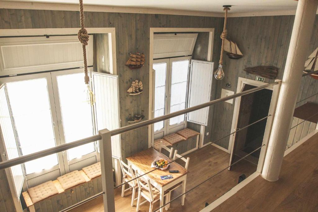 an overhead view of a room with wood paneling at THE BOAT - Apartamento Temático in Seixal