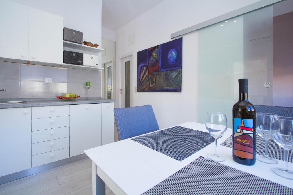 Kuchnia lub aneks kuchenny w obiekcie Apartments Aida