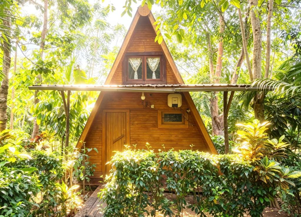 a cabin in the woods with a pitched roof at ECO-POR in Rio do Ouro