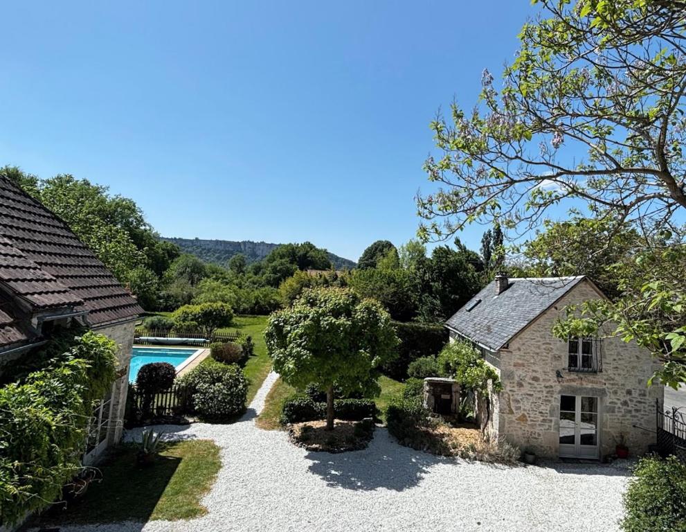 an external view of a house and a swimming pool at Laborie in Meyronne