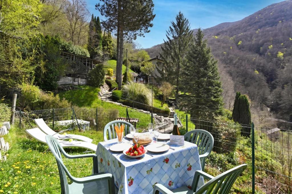 Casa Lara: Cosy Alpine Home Near Lugano + Garden (Sleeps 5) - Happy Rentals