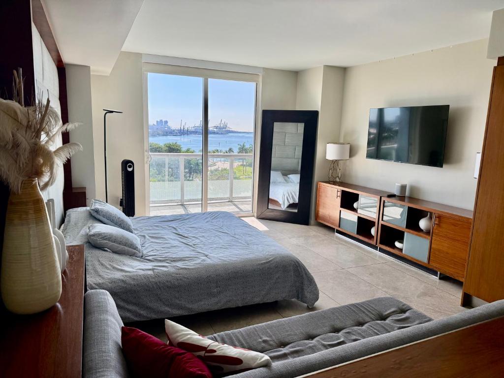Luxury Building with Ocean Views in Downtown, Miami (precios ...
