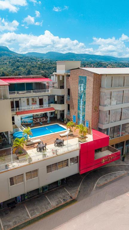a hotel with a swimming pool and a building at Hotel Nilas in Tarapoto
