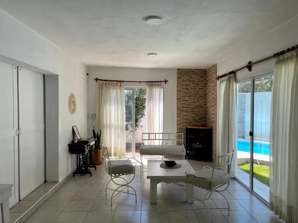 a living room with a table and chairs at Hospedaje Las Moreras-Vaqueros in Vaqueros