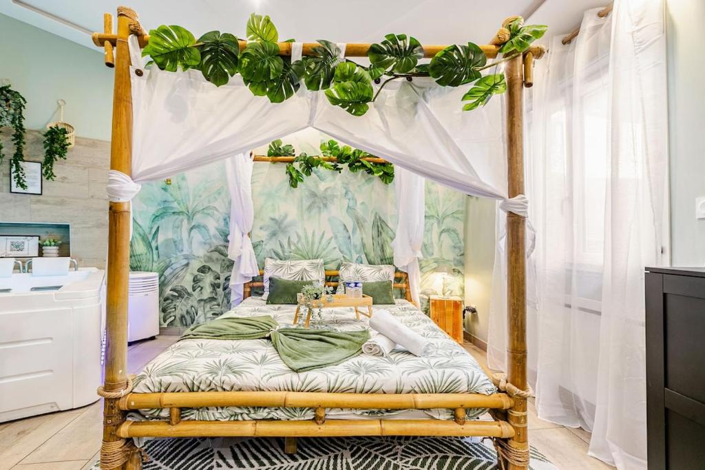 La Jungle Secrète Spa et cinéma en plein air – photo 1