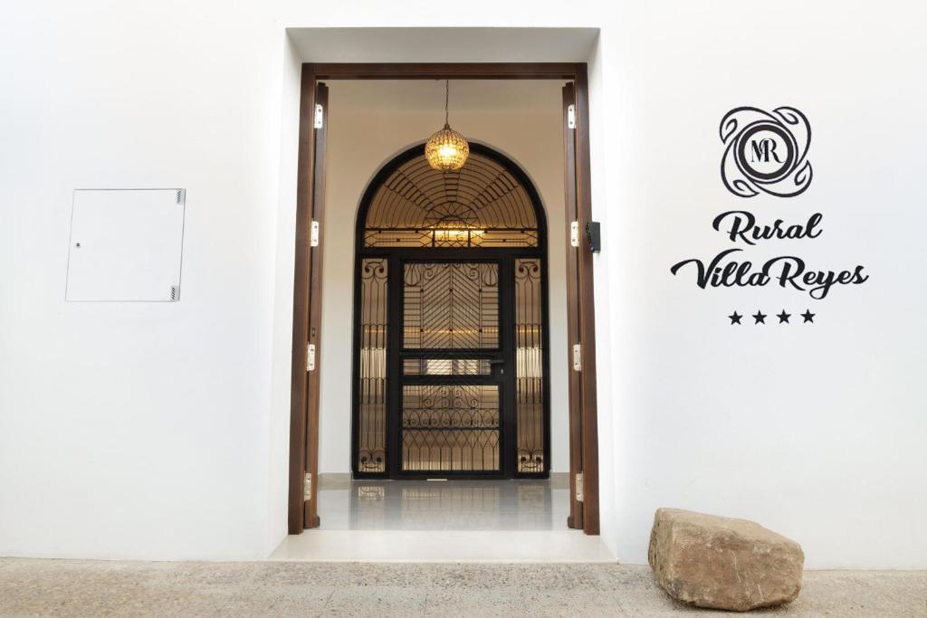 an entrance to a building with aoked main door at Rural VillaReyes in Cabeza la Vaca