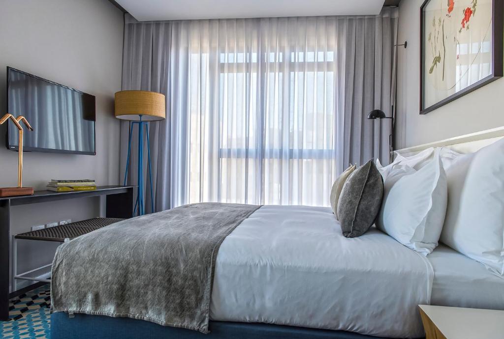 Postel nebo postele na pokoji v ubytování Bezalel Hotel - an Atlas Boutique Hotel