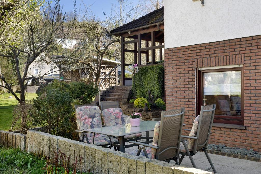 Jardí fora de Ferienwohnung Bilstein