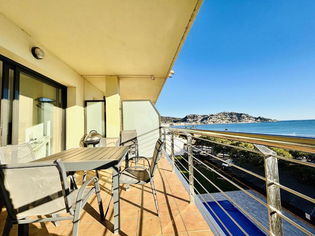MIL.LENI I, Dúplex con encanto y vistas al mar en Roses Disfruta del paseo marítimo!