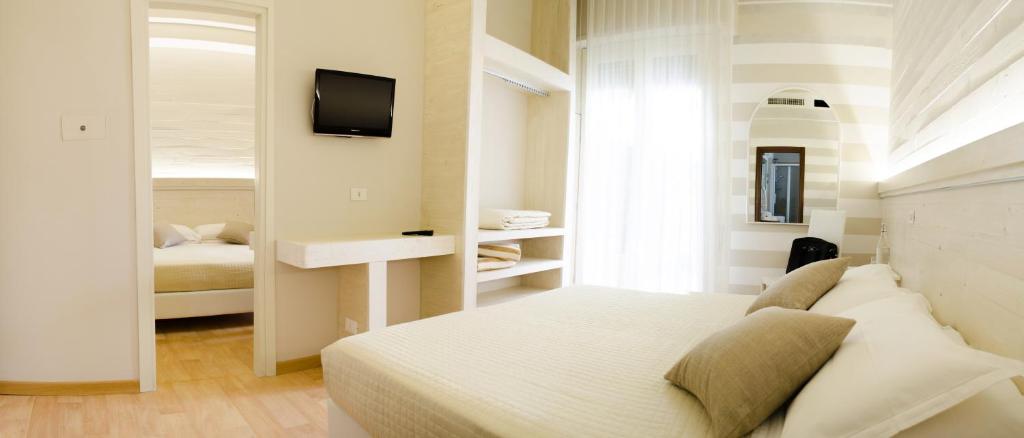 Postel nebo postele na pokoji v ubytování Mona Lisa Hotel