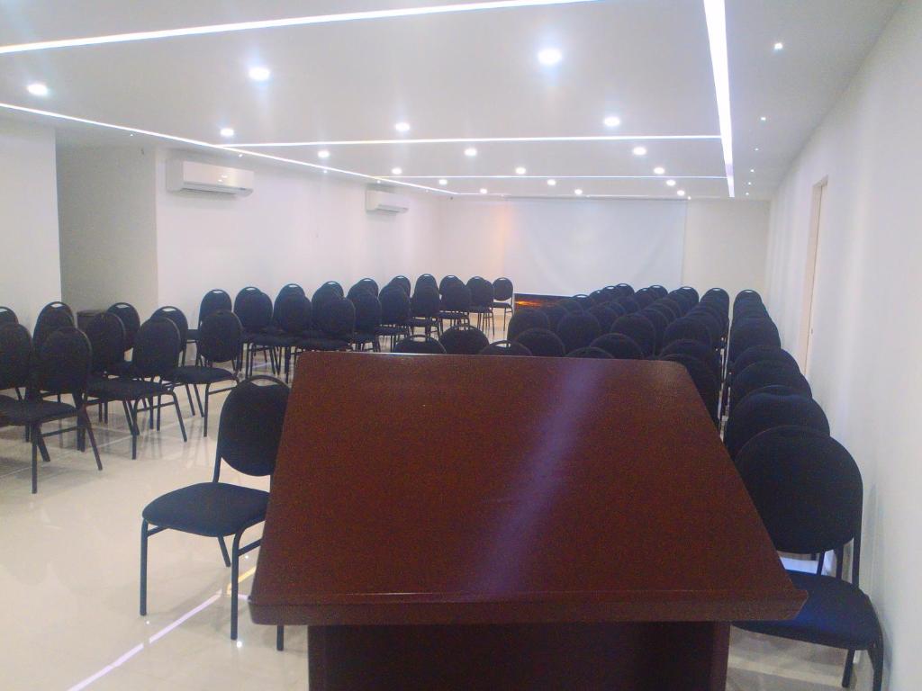 The business area and/or conference room at Hotel Kurakatá