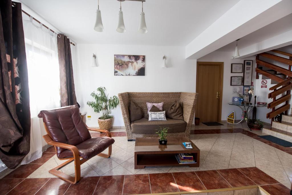 Posezení v ubytování Camere de inchiriat Cascada