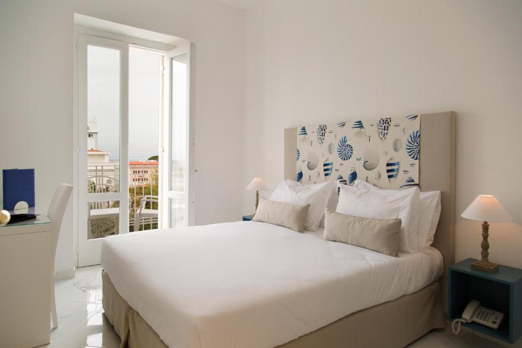 Кровать или кровати в номере Hotel Crawford