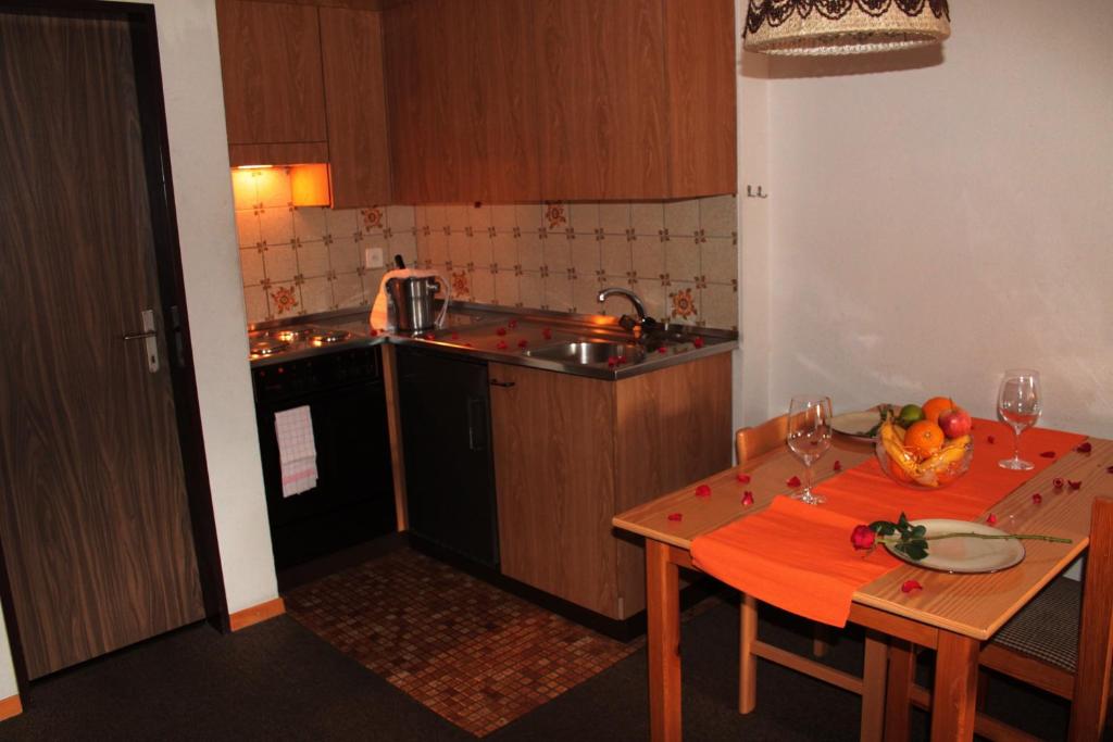 Kuchyň nebo kuchyňský kout v ubytování Appartements Monte Rosa