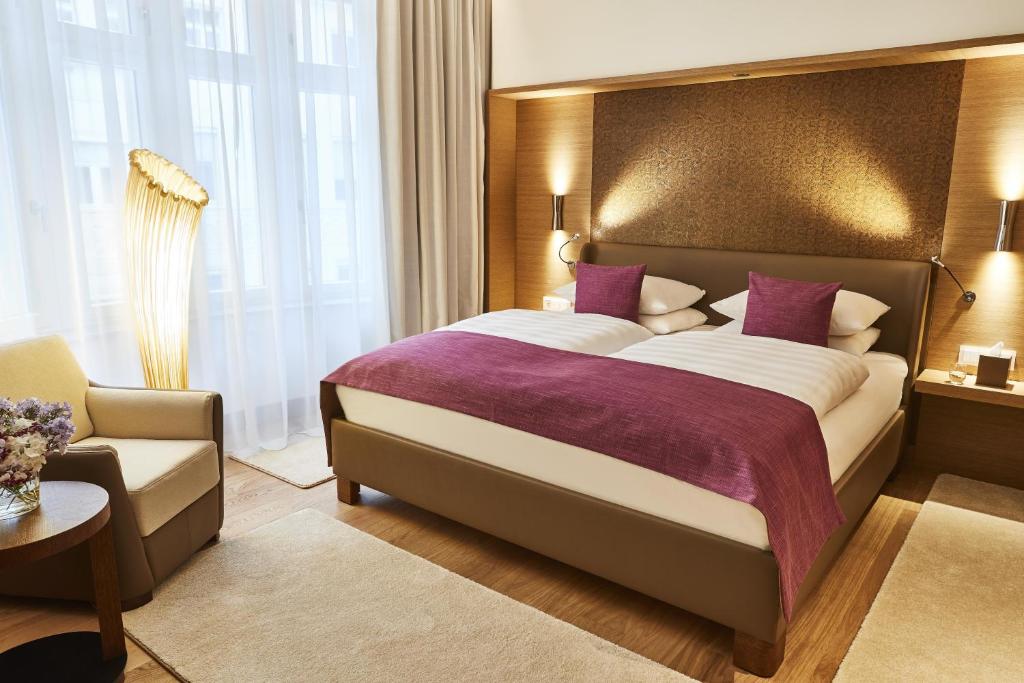 Vier Jahreszeiten Kempinski München - Grote Deluxe Kamer Met Kingsize Bed