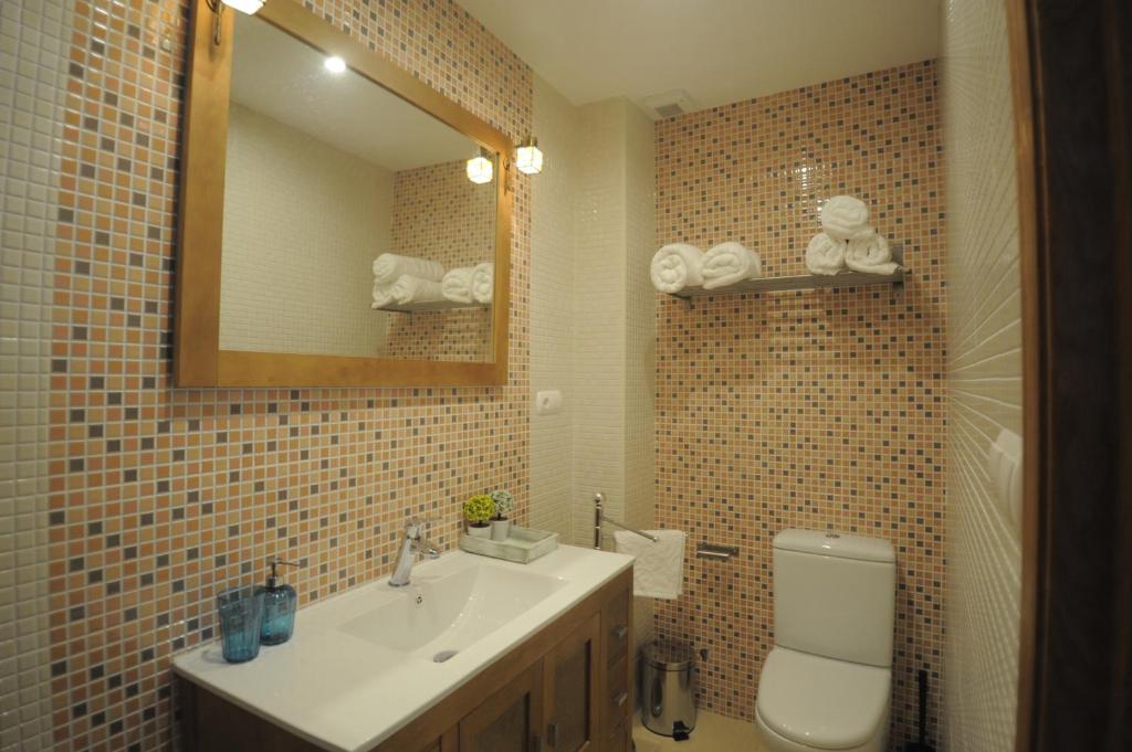 A bathroom at Cuencaloft La casa de Los Moralejos