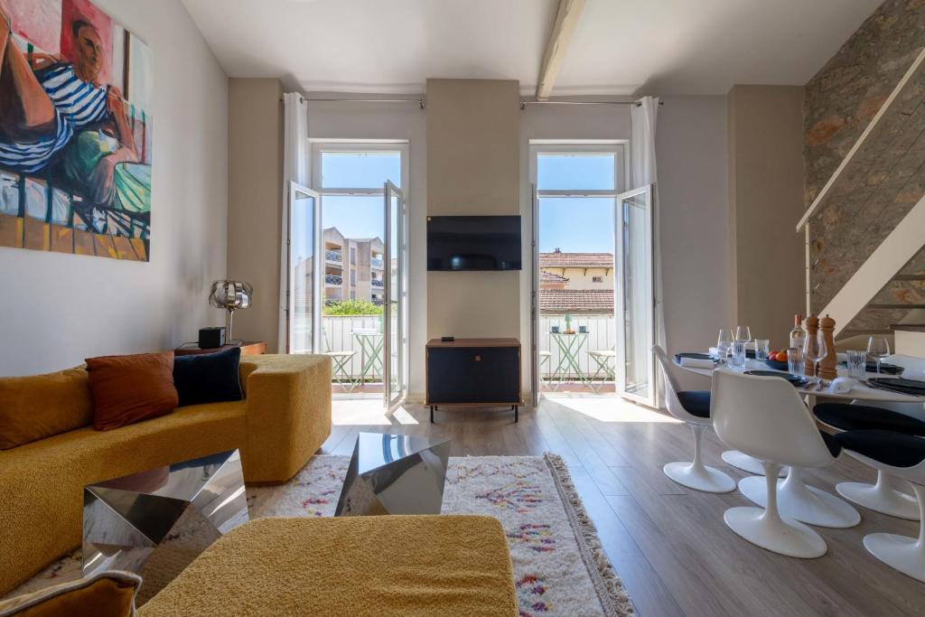 Atypical - 3Br Apartment with Mezzanine City Centre