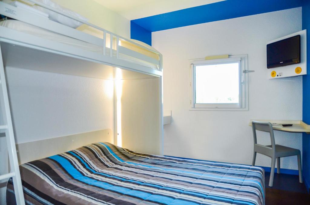 Posteľ alebo postele v izbe v ubytovaní FYL GOOD ex hotelF1 Cherbourg