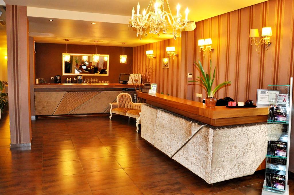 a lobby of a hotel with a hair salon at Hotel Rainer in Braşov